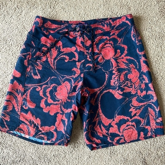 Patagonia Wavefarer Floral 10” Red Navy Blue Swim Trunks - Picture 1 of 8